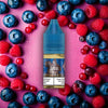 RandM Tornado Pro Liquid Blue Sour Raspberry Vape Liquid mit saurer blauer Himbeere Aromen im Hintergrund